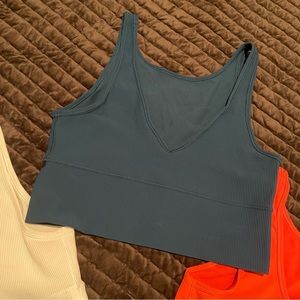 Blue ribbed power pivot tank